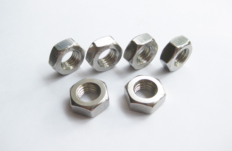 Đai ốc inox tiêu chuẩn DIN 934