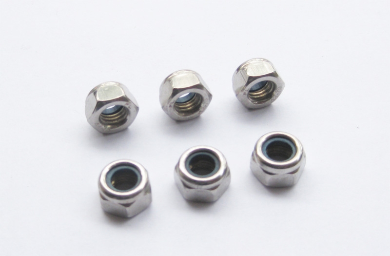 Đai ốc tán keo DIN 985
