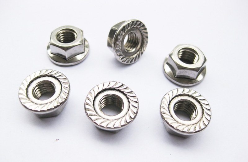 Đai ốc tán liền DIN 6923